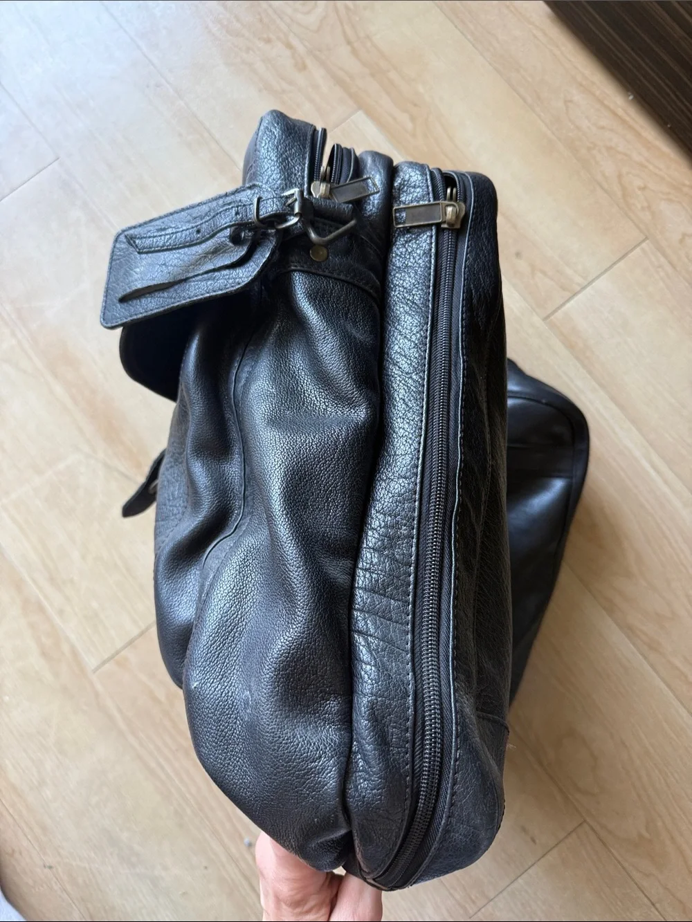 Black Leather Men’s Briefcase with Dual Front Pockets